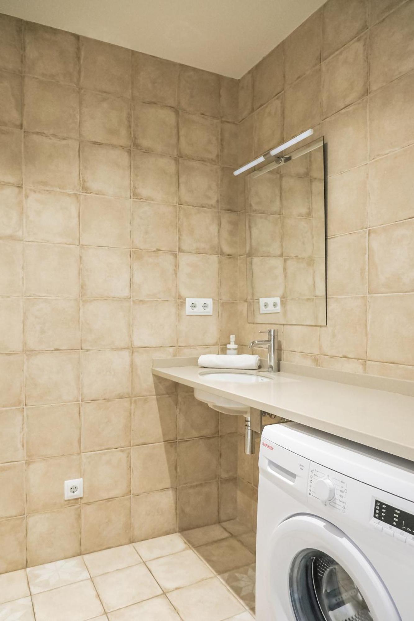 Cintet 21nuevo Moderno En Apartment Besalu